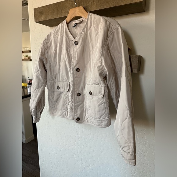 H&M divided|Neutral quilted puffer jacket,lightweight style in button down•••XS - Picture 4 of 13